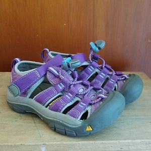 Toddler girl's Size 10 Keen sandals
